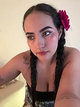 Snapshot of anniesweet02 chatting on February 9, 2026, 12:08 am anniesweet02 online show from February 9, 2026, 12:08 am