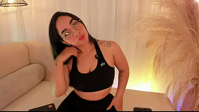 anniesweet02 online show from October 10, 2025, 10:54 pm