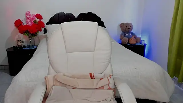 Snapshot of emilydolshe2 chatting on February 10, 2026, 2:27 pm emilydolshe2 online show from February 10, 2026, 2:27 pm