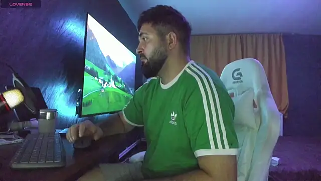 Snapshot of Eduu2322 chatting on October 28, 2025, 9:36 pm Eduu2322 online show from October 28, 2025, 9:36 pm