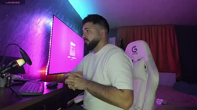 Snapshot of Eduu2322 chatting on December 17, 2025, 10:37 pm Eduu2322 online show from December 17, 2025, 10:37 pm