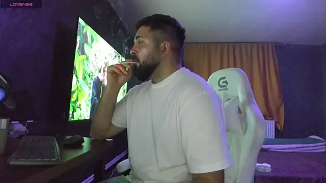 Snapshot of Eduu2322 chatting on November 10, 2025, 10:26 pm Eduu2322 online show from November 10, 2025, 10:26 pm