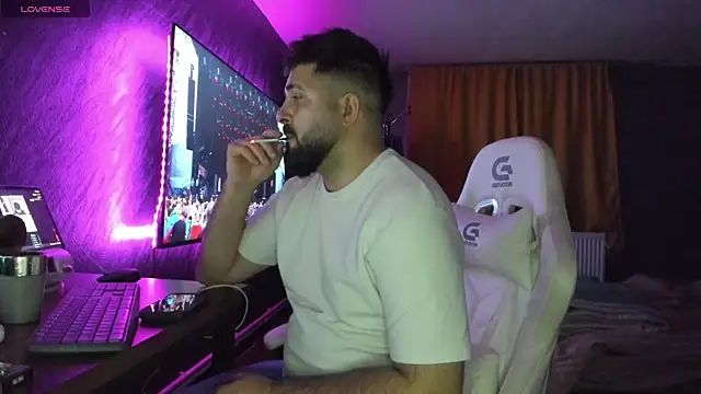 Snapshot of Eduu2322 chatting on February 12, 2026, 10:20 pm Eduu2322 online show from February 12, 2026, 10:20 pm