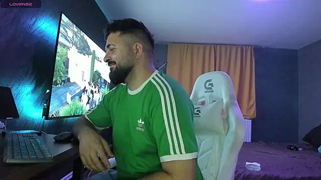 Snapshot of Eduu2322 chatting on November 3, 2025, 9:29 pm Eduu2322 online show from November 3, 2025, 9:29 pm