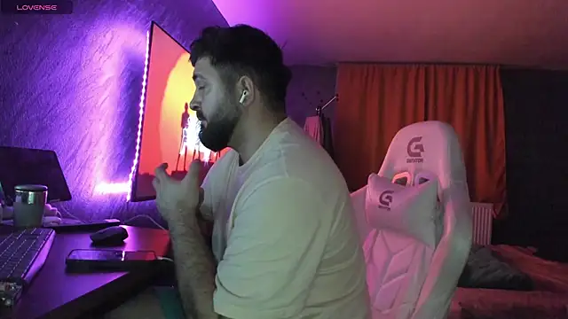 Snapshot of Eduu2322 chatting on February 9, 2026, 10:19 pm Eduu2322 online show from February 9, 2026, 10:19 pm