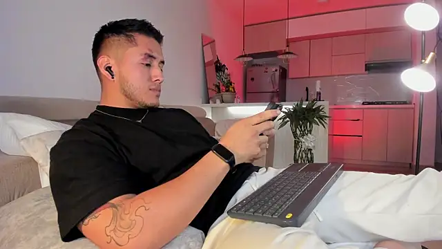 Snapshot of Chriskyle_ chatting on March 3, 2025, 4:00 am Chriskyle  online show from March 3, 2025, 4:00 am