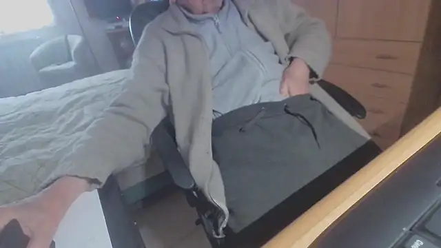 Snapshot of papillonhotofficial chatting on February 2, 2025, 9:07 am papillonhotofficial online show from February 2, 2025, 9:07 am