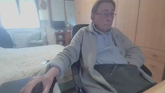 Snapshot of papillonhotofficial chatting on March 3, 2025, 9:55 am papillonhotofficial online show from March 3, 2025, 9:55 am