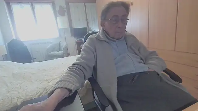 Snapshot of papillonhotofficial chatting on March 2, 2025, 10:05 am papillonhotofficial online show from March 2, 2025, 10:05 am