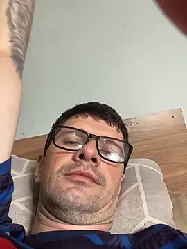 Snapshot of Juliano2289 chatting on April 9, 2026, 4:35 pm Juliano2289 online show from April 9, 2026, 4:35 pm