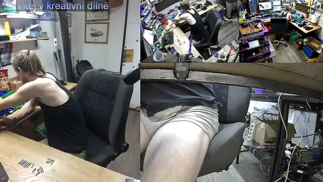 Snapshot of Happy_Michal chatting on January 21, 2025, 11:13 am Happy Michal online show from January 21, 2025, 11:13 am