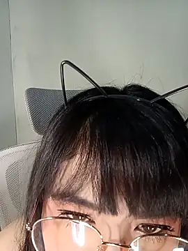 Snapshot of Chall_mee chatting on February 1, 2026, 8:51 pm Chall mee online show from February 1, 2026, 8:51 pm