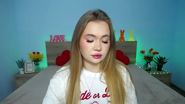 StacyYellig online show from March 10, 2025, 10:55 pm