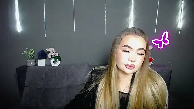 StacyYellig online show from April 22, 2026, 8:04 pm