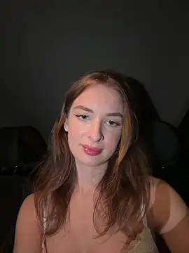 Snapshot of EvieEvans chatting on December 14, 2025, 4:56 pm EvieEvans online show from December 14, 2025, 4:56 pm