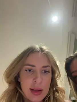 EvieEvans online show from June 17, 2026, 9:47 pm