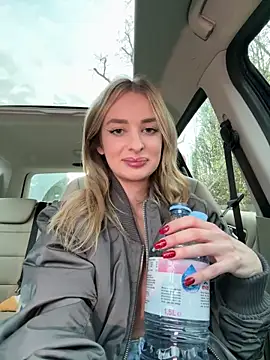 EvieEvans online show from December 20, 2024, 3:21 pm