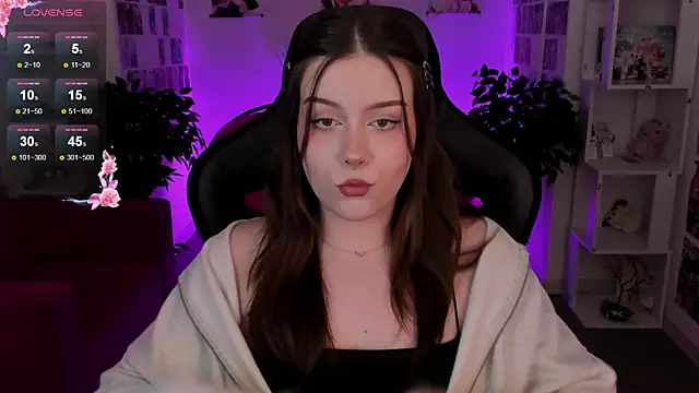 CoralineKeyns online show from March 10, 2025, 8:39 am