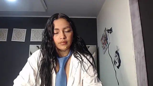 fairylatin222 online show from April 17, 2026, 8:55 pm