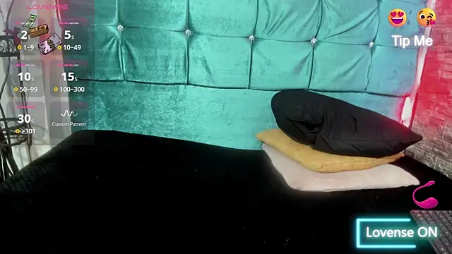 Cloee66 online show from December 3, 2025, 6:51 pm