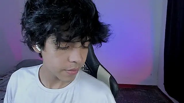 Alan26  online show from November 18, 2025, 2:27 am