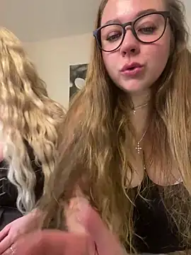 Snapshot of AurorHarris chatting on December 17, 2024, 6:31 pm AurorHarris online show from December 17, 2024, 6:31 pm