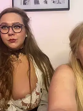 Snapshot of AurorHarris chatting on January 10, 2025, 10:04 pm AurorHarris online show from January 10, 2025, 10:04 pm