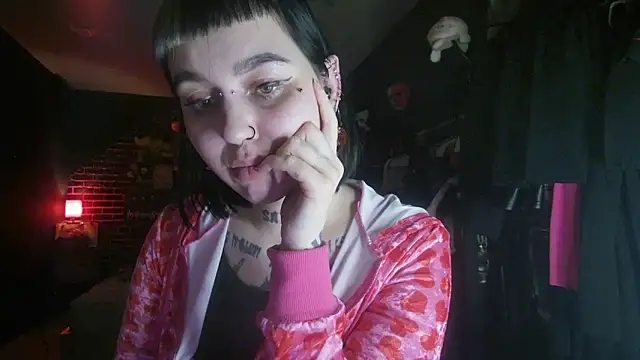 Snapshot of MoorderxDoll chatting on December 30, 2024, 10:34 pm MoorderxDoll online show from December 30, 2024, 10:34 pm