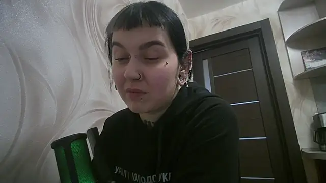 Snapshot of MoorderxDoll chatting on December 23, 2024, 10:55 pm MoorderxDoll online show from December 23, 2024, 10:55 pm