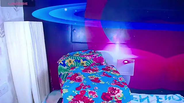 Cristalxxts online show from February 3, 2026, 7:19 pm