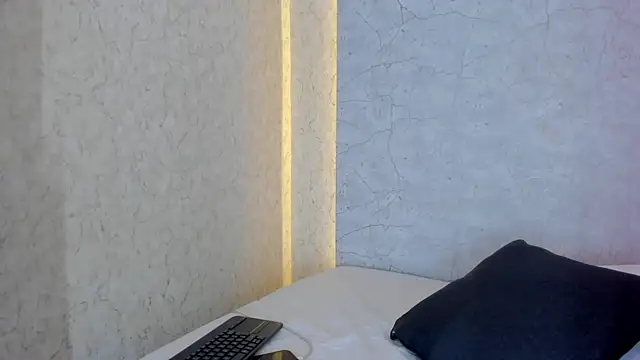 Snapshot of aprilalen chatting on February 12, 2025, 6:51 am aprilalen online show from February 12, 2025, 6:51 am