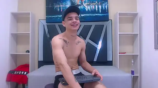 mailo bronw online show from February 16, 2025, 7:38 pm