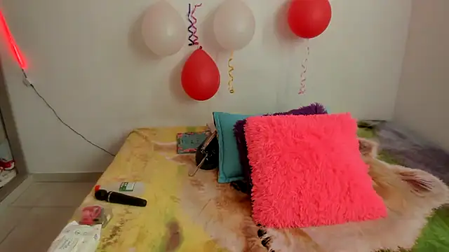 catalinabreyle online show from February 15, 2025, 1:27 pm