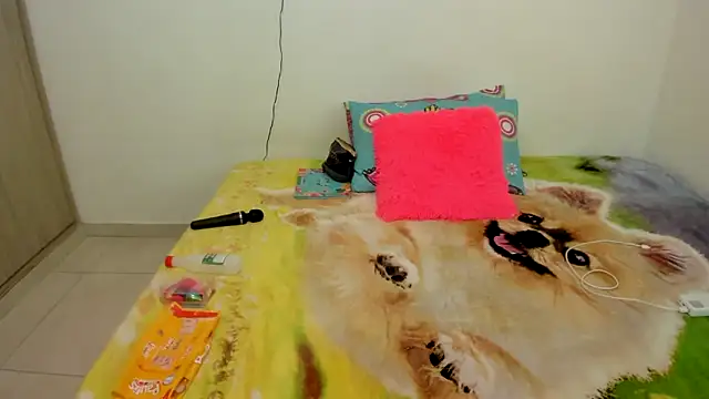 catalinabreyle online show from March 13, 2025, 4:12 pm