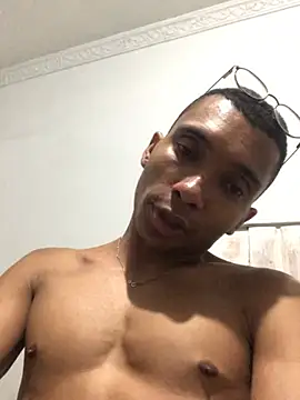 Snapshot of Aaronblack1_ chatting on March 19, 2025, 4:03 am Aaronblack1 online show from March 19, 2025, 4:03 am