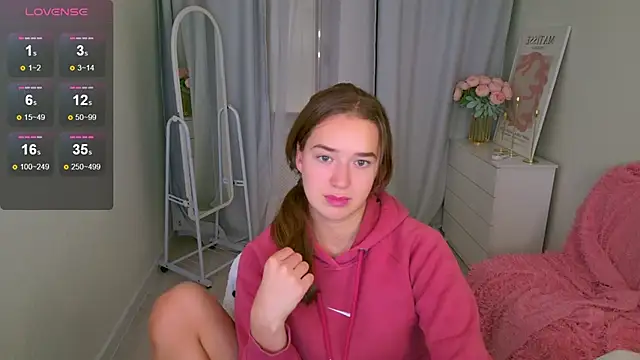 LovelyJessie online show from November 18, 2025, 2:42 pm