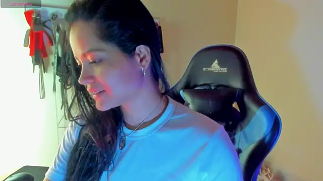 scarlet-kennedy98 online show from May 15, 2026, 9:13 pm