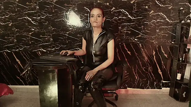 Snapshot of Julieta_Wall_ chatting on September 14, 2025, 10:32 pm Julieta Wall  online show from September 14, 2025, 10:32 pm