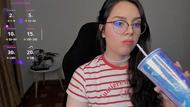 Snapshot of anaveleeez chatting on February 13, 2025, 1:50 am anaveleeez online show from February 13, 2025, 1:50 am