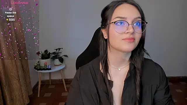 Snapshot of anaveleeez chatting on December 31, 2024, 3:09 pm anaveleeez online show from December 31, 2024, 3:09 pm