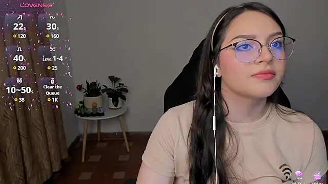 Snapshot of anaveleeez chatting on January 7, 2025, 2:42 am anaveleeez online show from January 7, 2025, 2:42 am