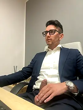 masterboss  online show from November 28, 2025, 1:22 pm