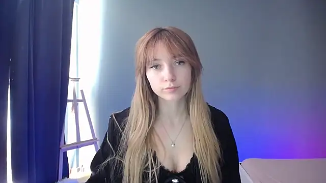Snapshot of LuciaYoung chatting on March 8, 2025, 9:50 am LuciaYoung online show from March 8, 2025, 9:50 am