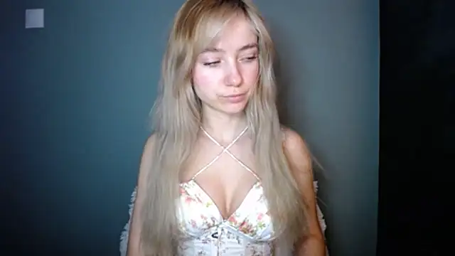 LuciaYoung online show from December 14, 2025, 7:36 am