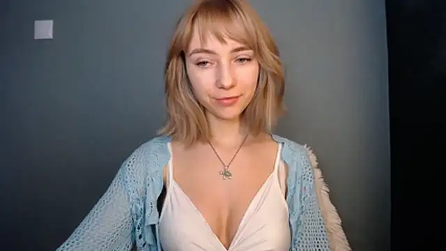 LuciaYoung online show from February 17, 2026, 7:38 am