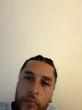 Snapshot of raymon616 chatting on December 22, 2025, 9:15 pm raymon616 online show from December 22, 2025, 9:15 pm