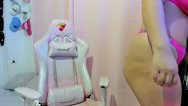 Snapshot of Latinos_couples chatting on February 8, 2026, 4:21 am Latinos couples online show from February 8, 2026, 4:21 am