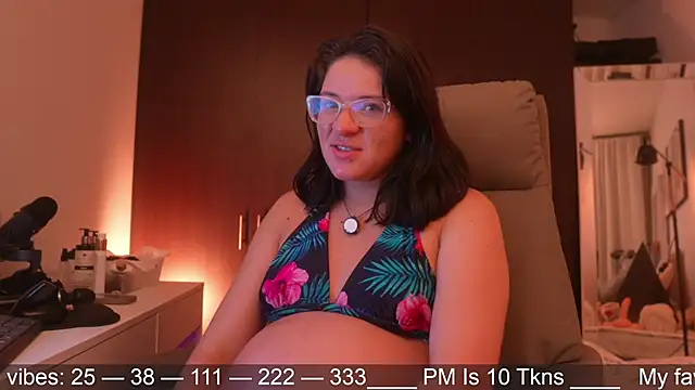 Anah s online show from April 21, 2026, 2:51 am