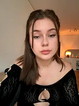 Snapshot of MaribelRiver chatting on November 16, 2025, 12:32 pm MaribelRiver online show from November 16, 2025, 12:32 pm