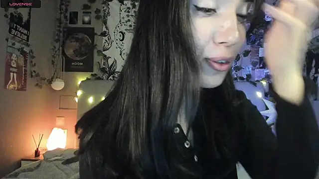 Snapshot of Anisawithlove chatting on March 8, 2025, 11:28 pm Anisawithlove online show from March 8, 2025, 11:28 pm